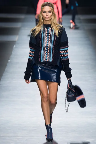 Look 17